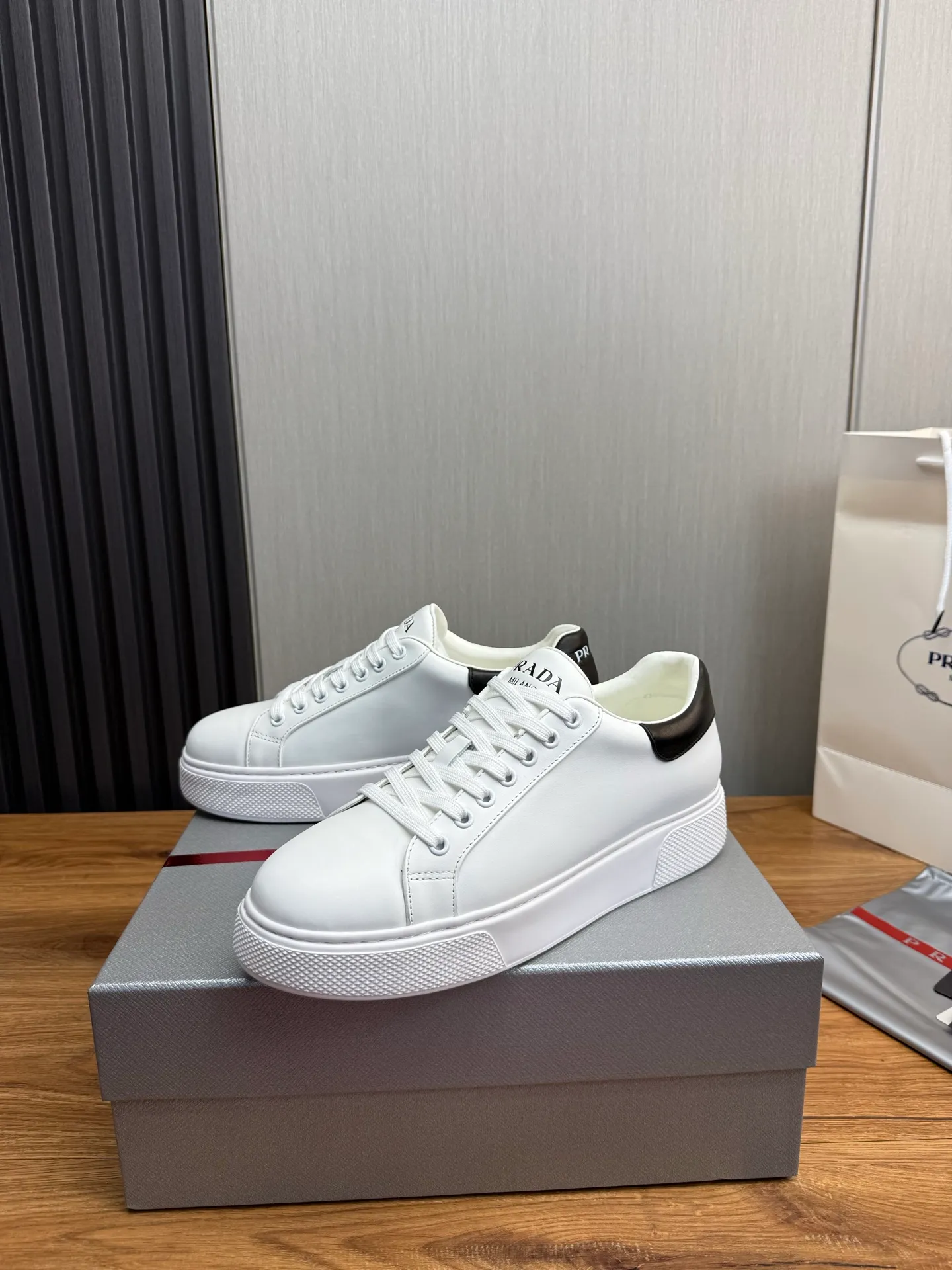 Men's shoes 💰580💰 [PRADA] Men's shoes are popular in the counter, official website is synchronized, 1 high-quality shipment ✔️Imported cowhide fabric + cowhide lining, 1🆚1 replica, original sole, 38-45 (45 customized, non-refundable)